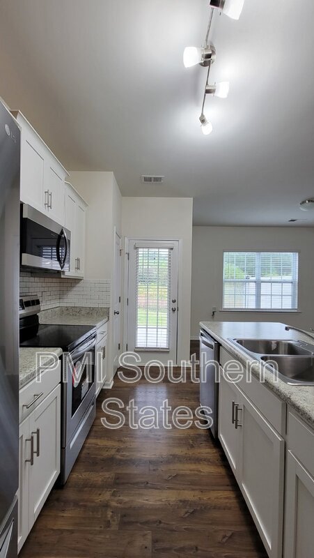 Building Photo - 31 Moorlyn Ln