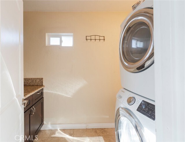 Building Photo - 727 Gaviota Ave