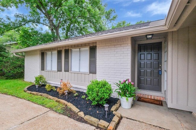 Building Photo - 4511 Ravine Dr