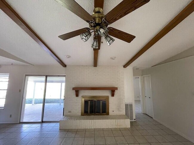 Building Photo - 2206 Kenbridge Dr