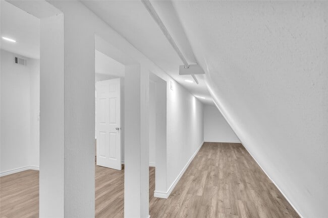 Building Photo - 1031 15th St