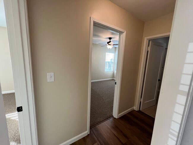Building Photo - Updated 2-bedroom cottage in La Loma neighborhood!