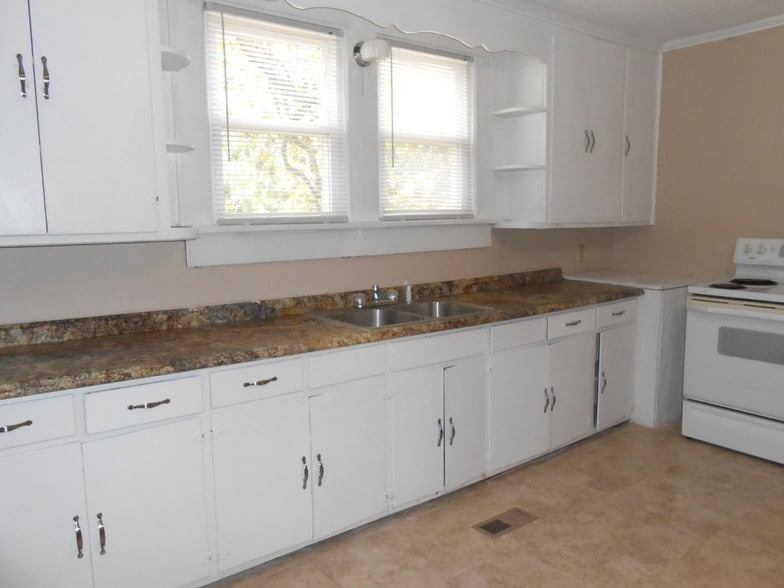 Kitchen - 901 S Jackson St