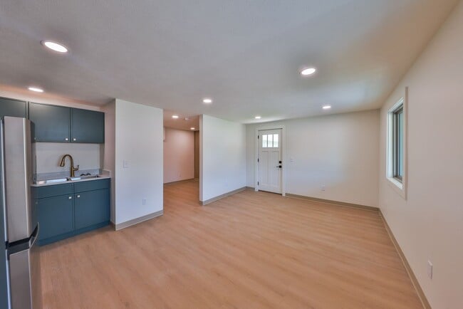 Building Photo - Modern Remodel with Designer Finishes | All Utilities Included