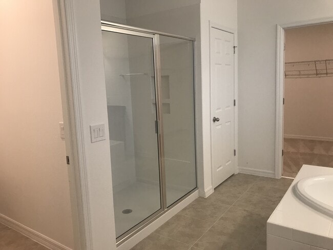 Building Photo - 5 Bedroom at West side Village at Heart of Windermere