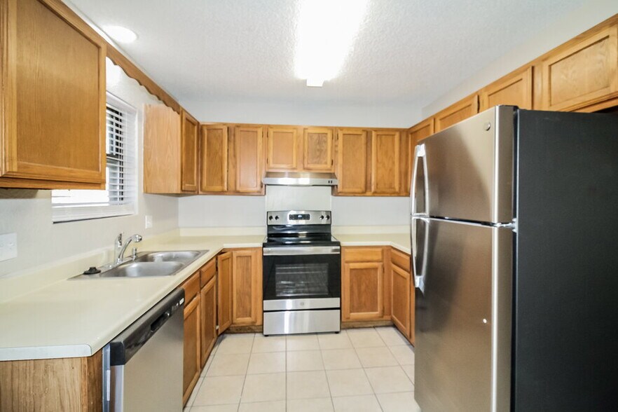Building Photo - 10321 Koch Dr