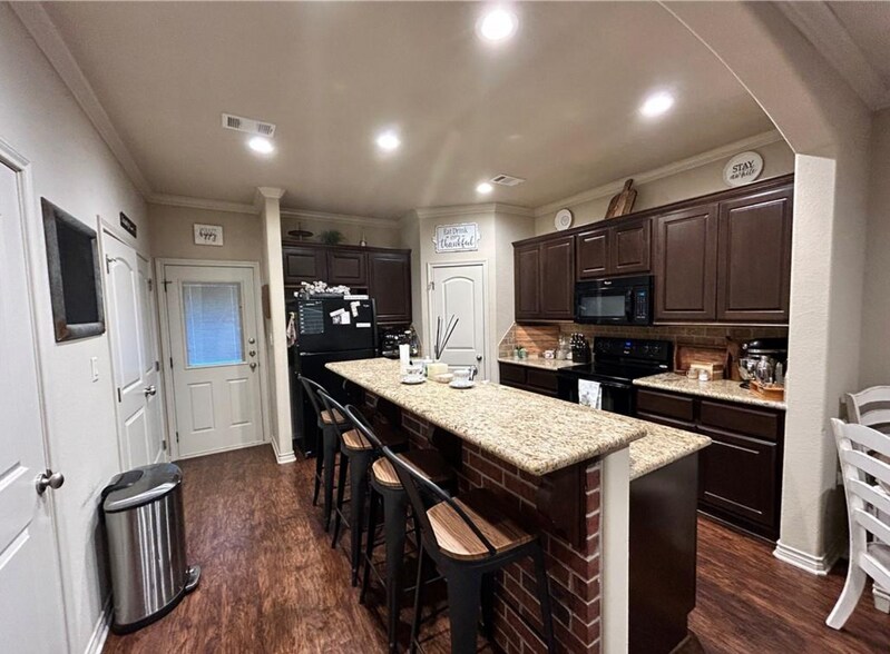 Building Photo - Spacious 2 Bed/2.5 Bath Condo in Gateway Villas!