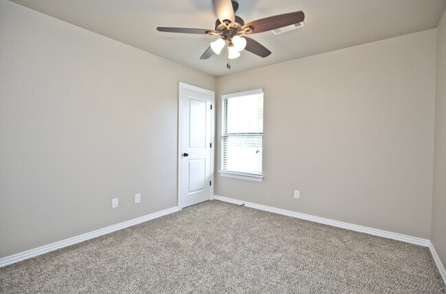 Building Photo - ***1700 S. Dixieland #102***