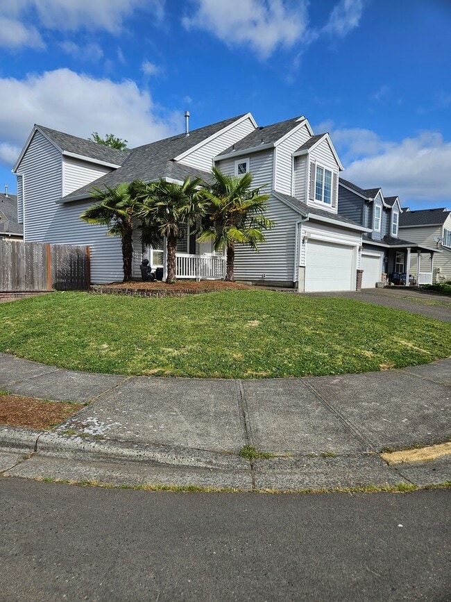 Building Photo - Spacious 4 bedroom, 2 1/2 bath House