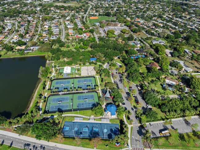 Building Photo - 4501 Briarcliff Ln