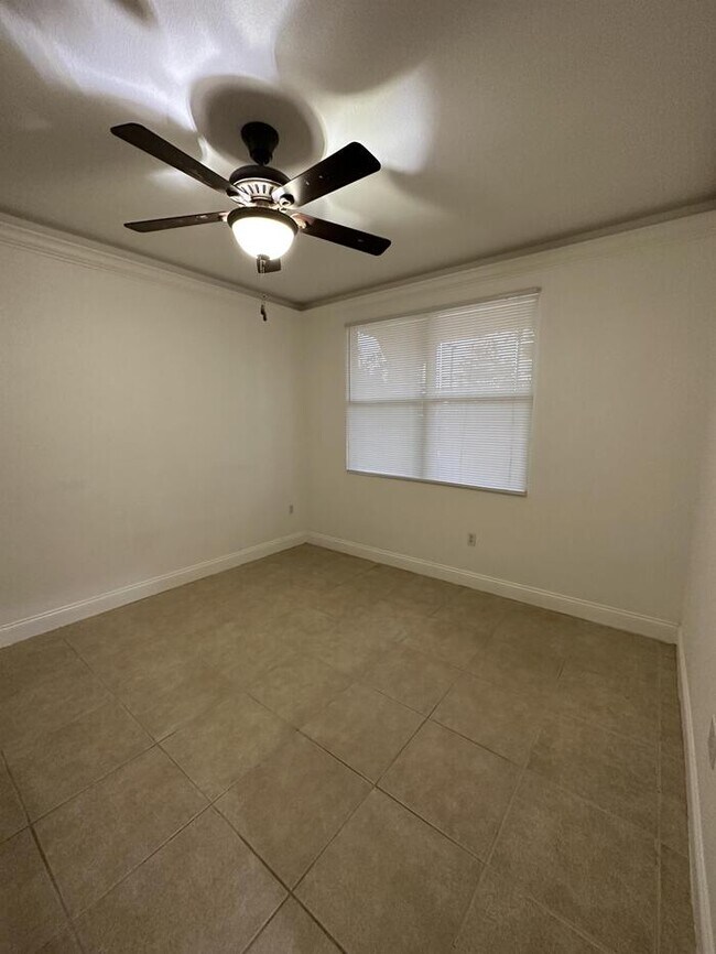 Building Photo - 2598 Bella Vista Dr