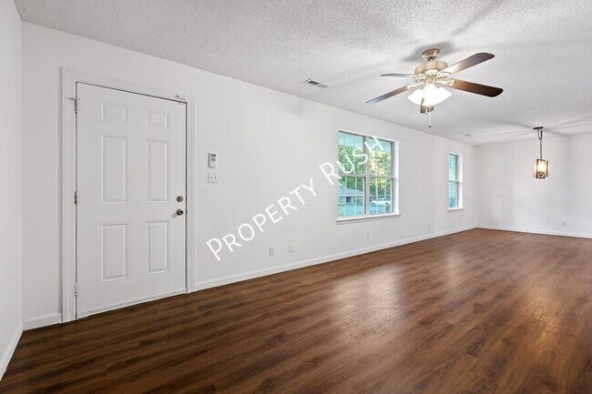 Building Photo - 3404 Frawley St