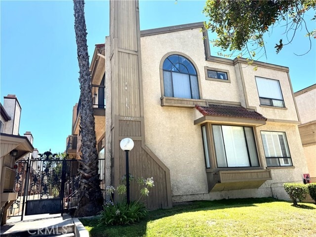 Primary Photo - 2100 Cedar St