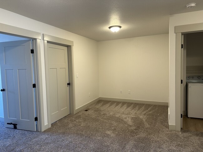 Building Photo - 848 250 N