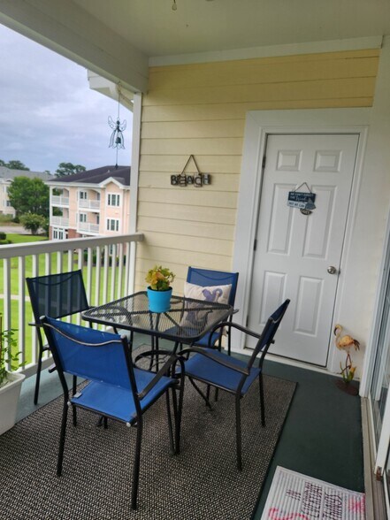 Building Photo - 4830 Carnation Cir