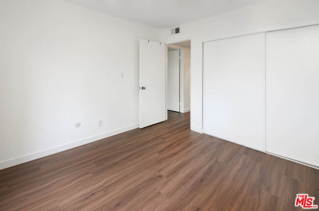 Building Photo - 11201 Summertime Ln