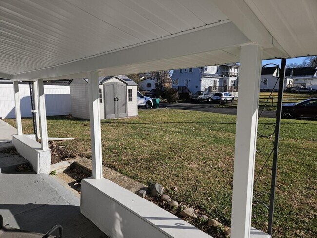 Building Photo - 414 Delaware Ave