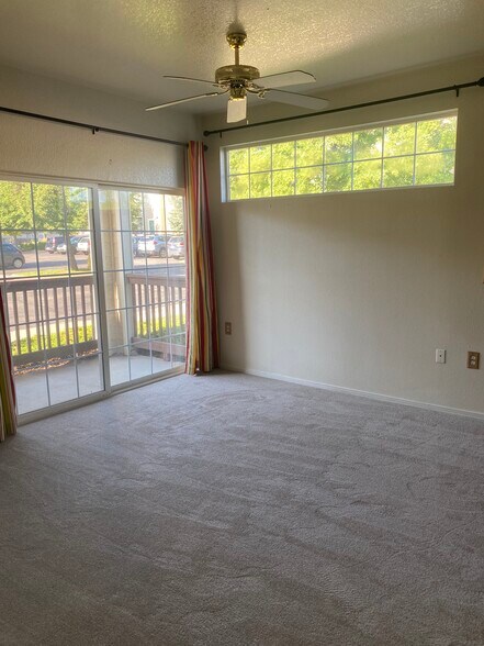 Livingroom with view of patio - 3002 W Elizabeth St