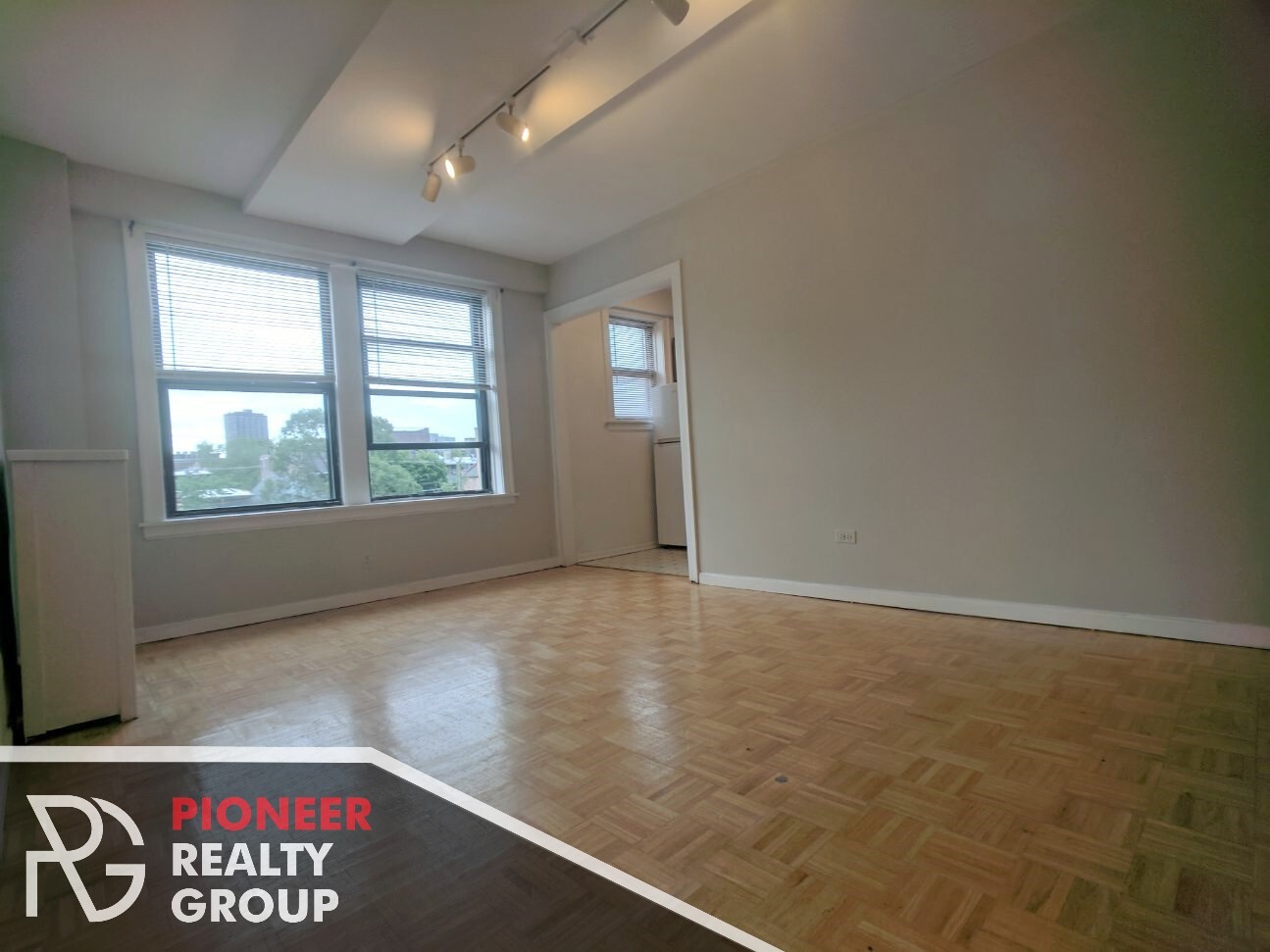 Building Photo - 739 W Belmont Ave