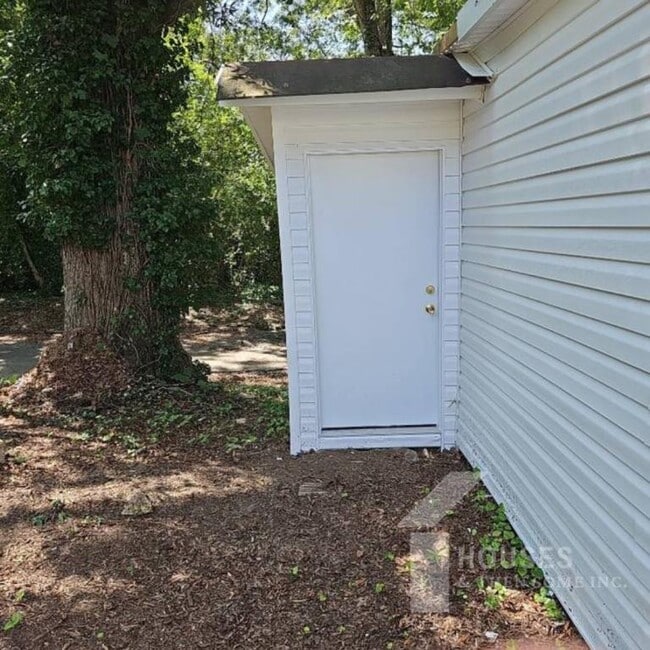 Building Photo - 354 E Floyd Baker Blvd