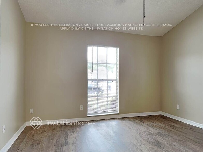 Building Photo - 2121 Redleaf Dr