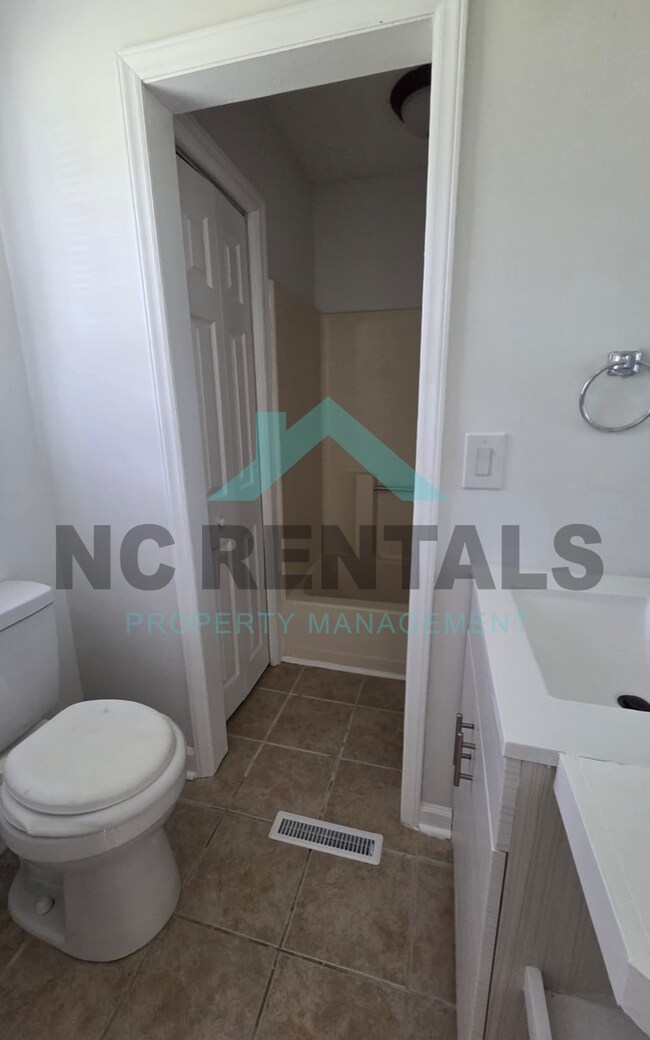 Building Photo - 2300 Carlford Rd