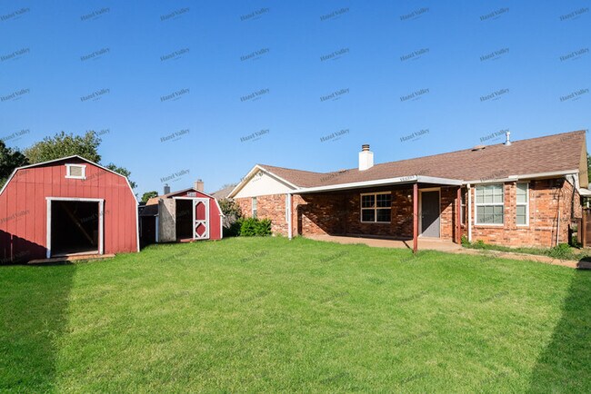Building Photo - 1300 Kelly Park Rd