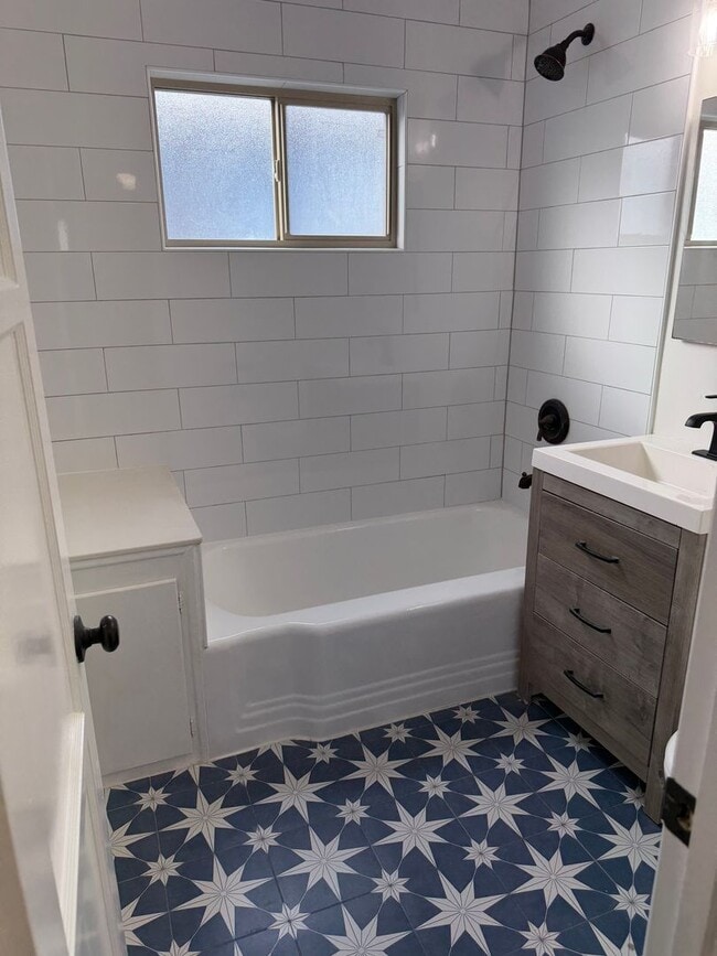 Building Photo - 4566 Muir Ave