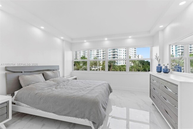 Building Photo - 3250 NE 28th St