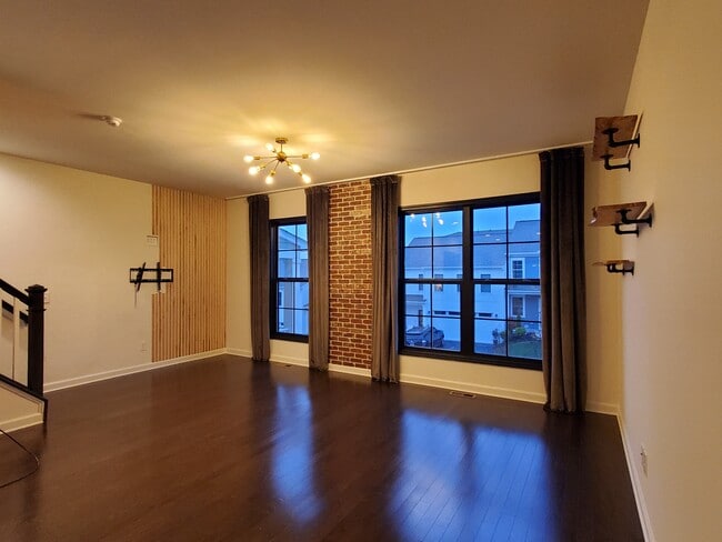 Building Photo - 160 Hamilton Ave NW