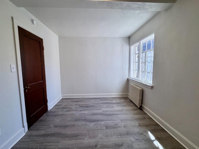 Building Photo - 6 Church St