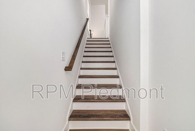 Building Photo - 205 Firefly Cir