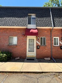 Building Photo - Well-Located Townhome with Easy Denver Access! Available Now!!