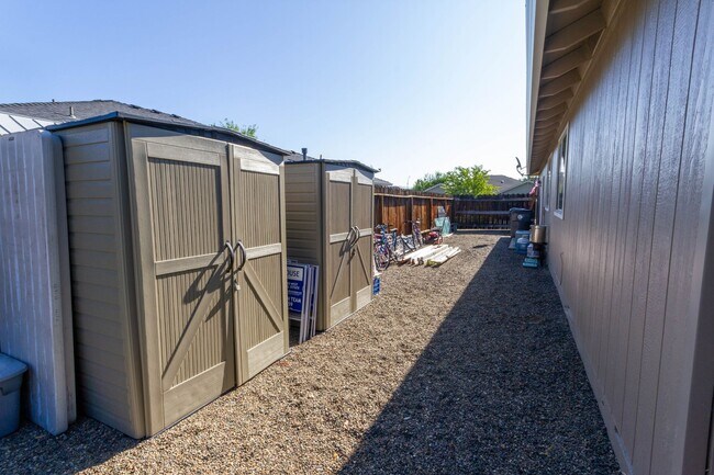 Building Photo - MODERN COMFORT & OPEN LAYOUT 3 BEDROOM SIN...