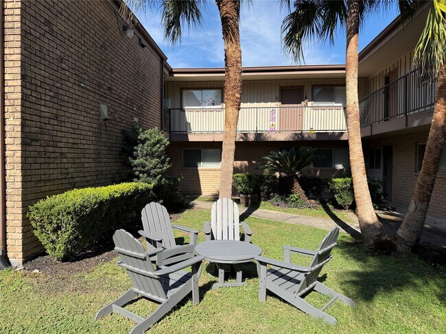 Building Photo - 1530 Heights Blvd