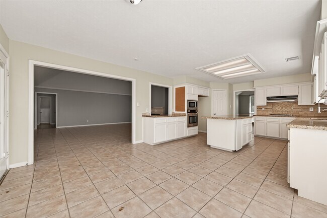 Building Photo - 1918 Shadow Forest Dr