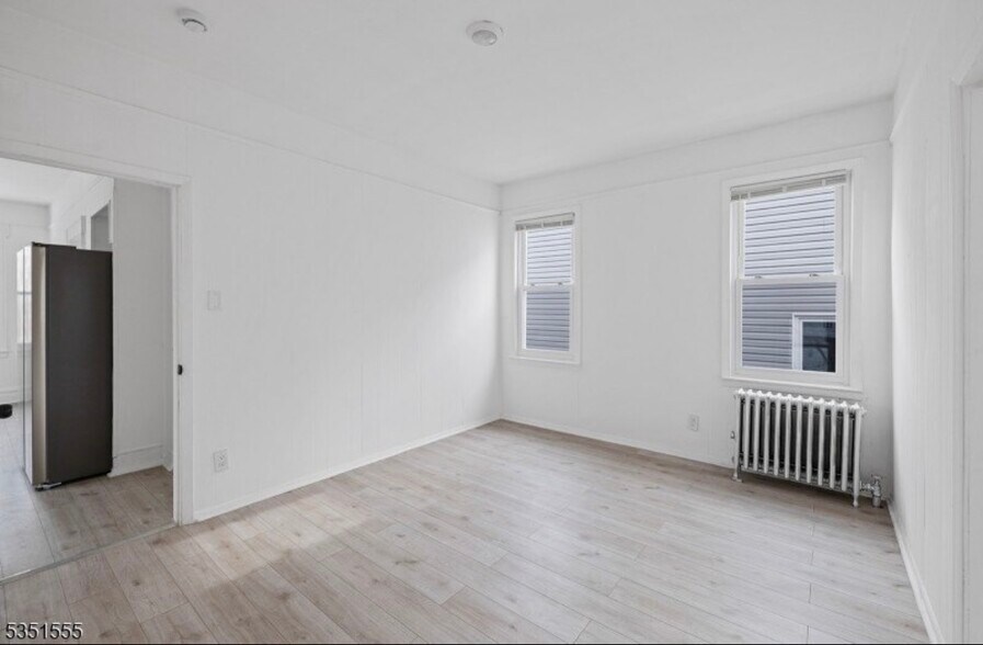 Building Photo - 490 S 20th St