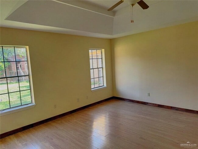 Building Photo - 120 E Gardenia Ave