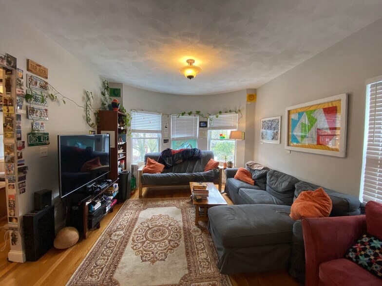 Primary Photo - 1433 Cambridge St