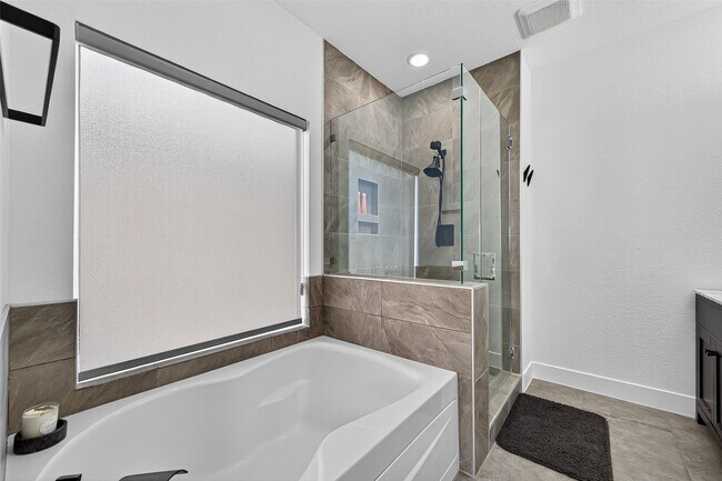 Building Photo - 10021 Hillside Bayou Dr