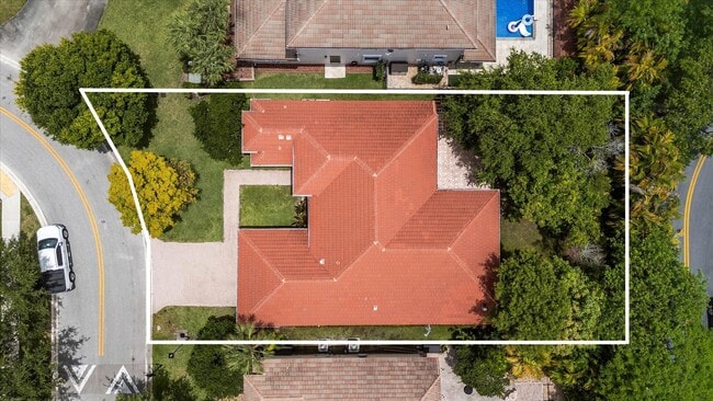 Building Photo - 7140 Pinecreek Way