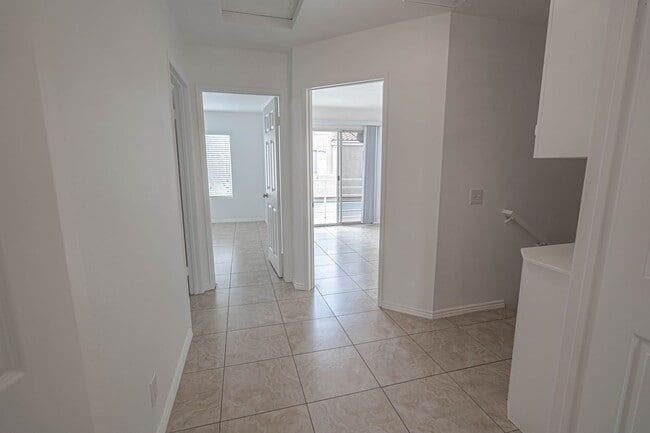 Building Photo - COMING SOON! Palisades 3 Bedroom Townhome for Rent in Stevenson Ranch!