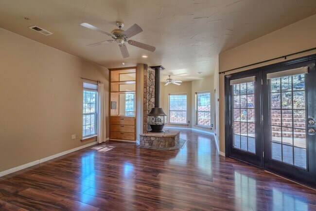Building Photo - 111 Coker Ln