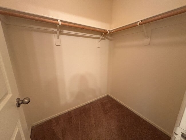 Building Photo - GUARD GATED 3 BED 2.5 BATH 2 CAR GARAGE TOWNHOUSE w/ 3 FLOORS