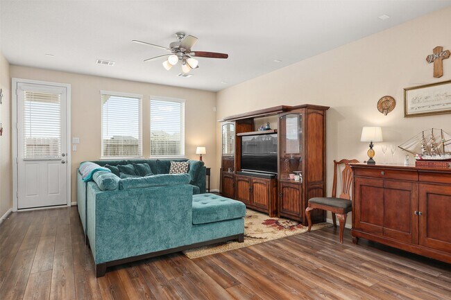 Building Photo - 2108 Sweet Bay Dr