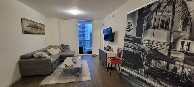 Livingroom (Share) - 90 NE 17th St