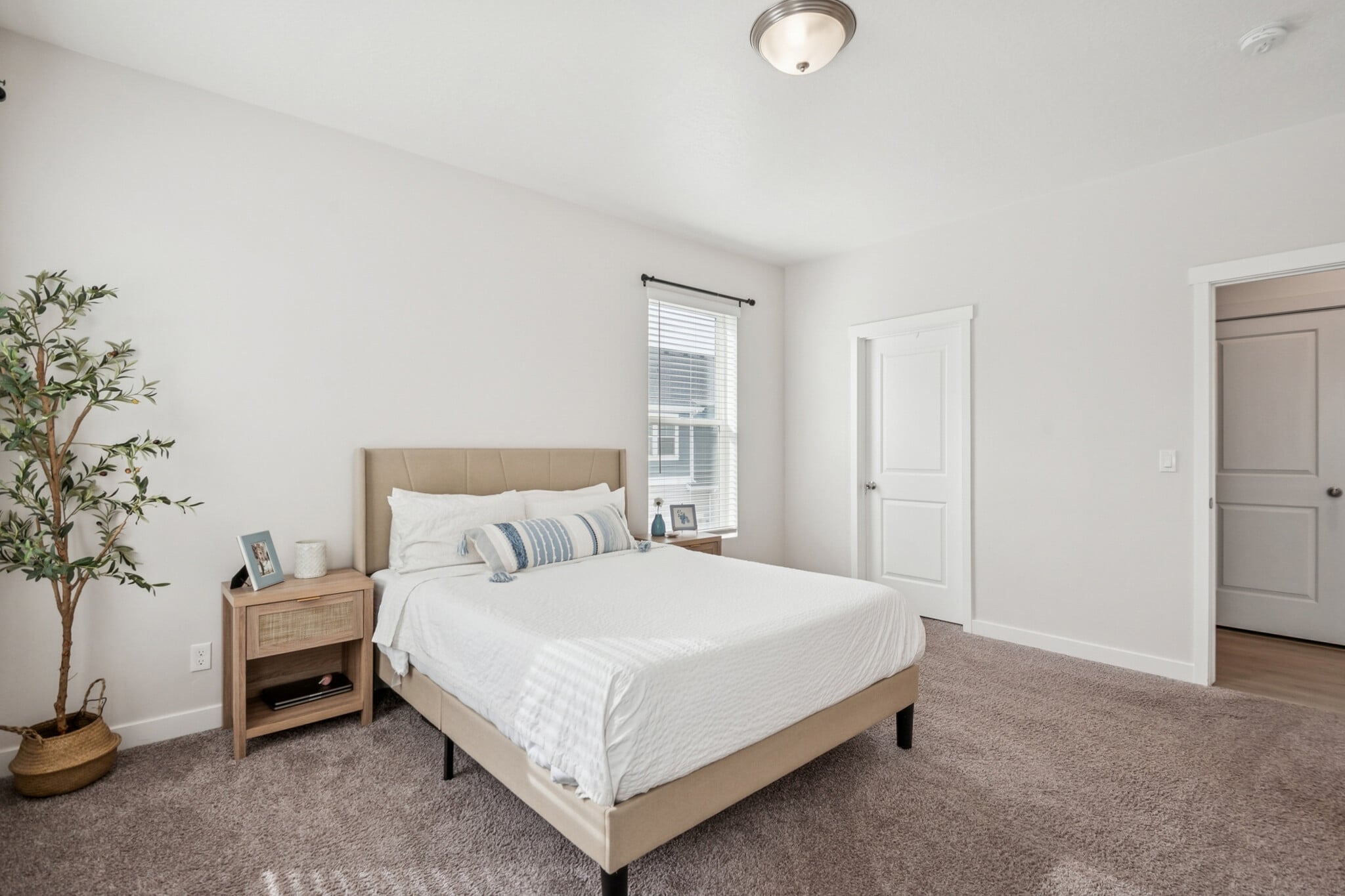 Building Photo - 11632 S Skyward Rd