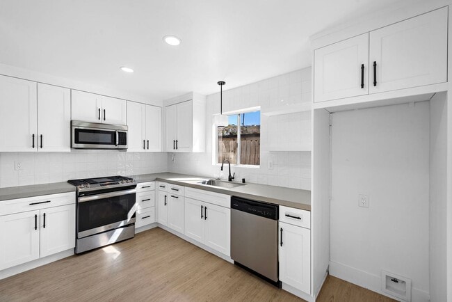 Building Photo - 219 Avenida Santa Barbara