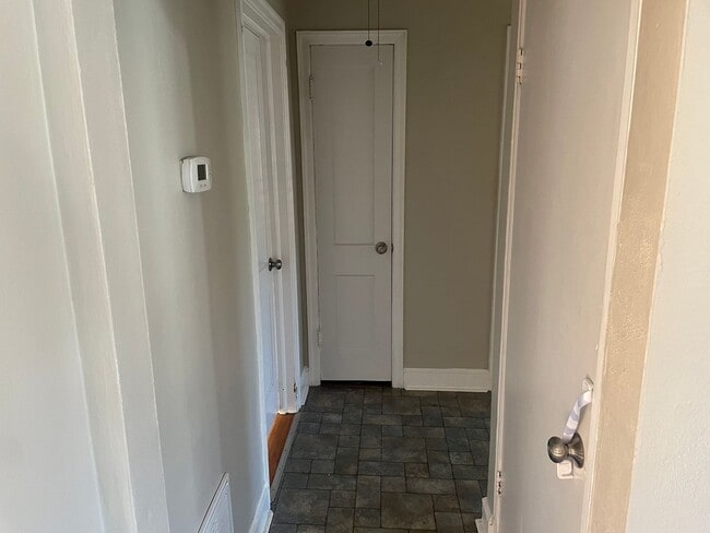 Building Photo - 4 Bedroom House