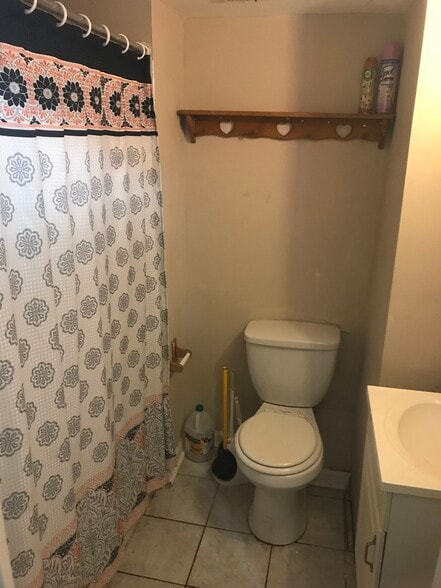 Bathroom - 1806 N Gratz St